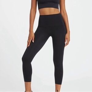 SPANX Look at Me Now Crop Leggings in Black Size Small